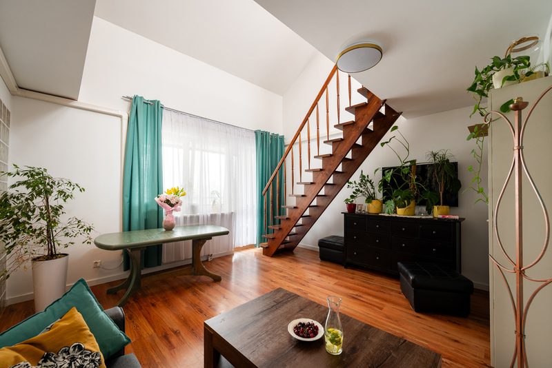 5 pokoi, antresola, balkon – Metro Zacisze